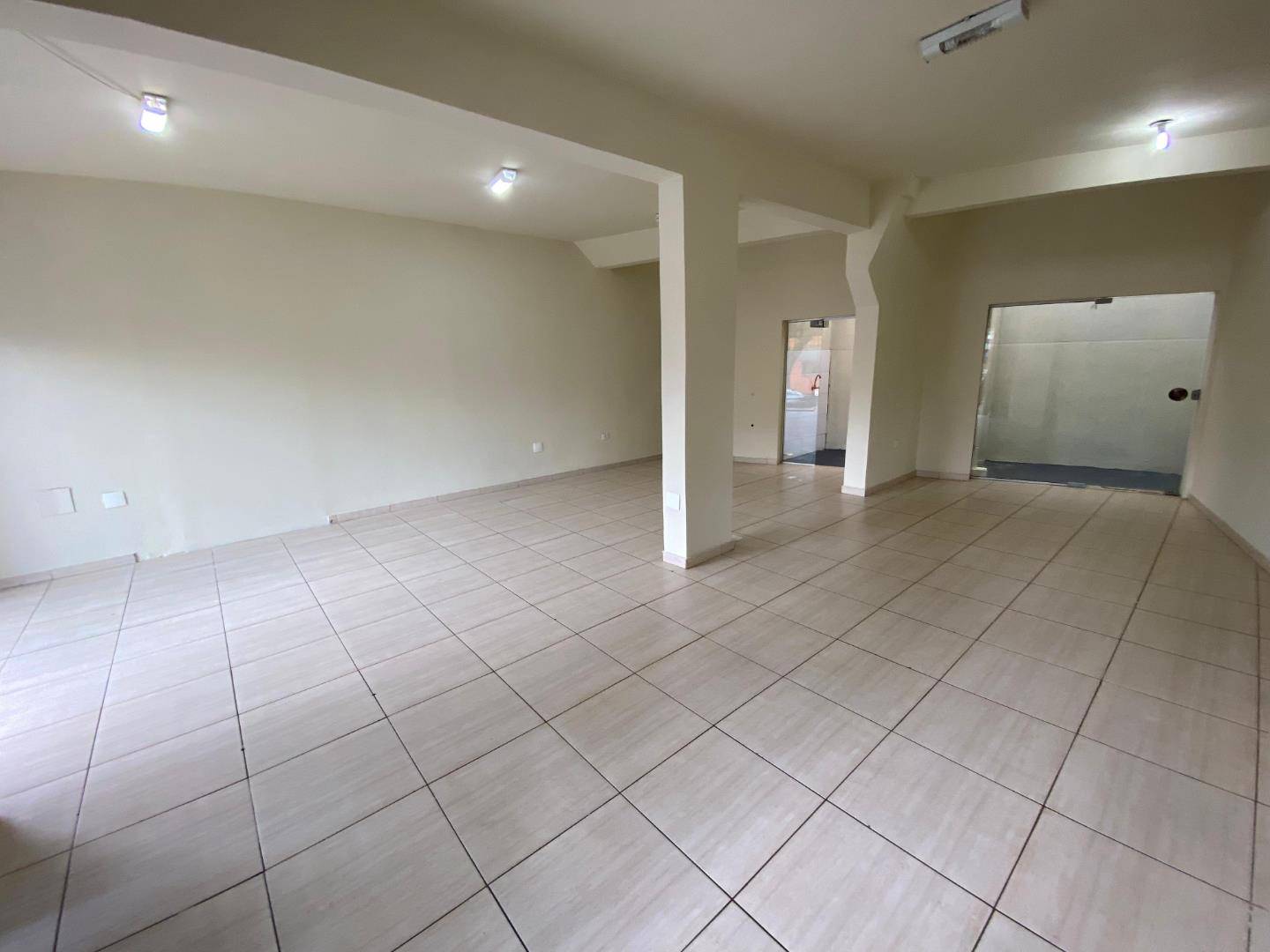 Loja para locacao no Agua Verde em Curitiba com 55m² por R$ 3.625,00