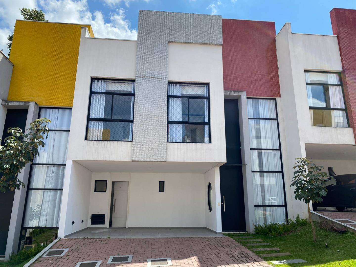 Sobrado Triplex para locacao no Santo Inacio em Curitiba com 277m² por R$ 8.750,00