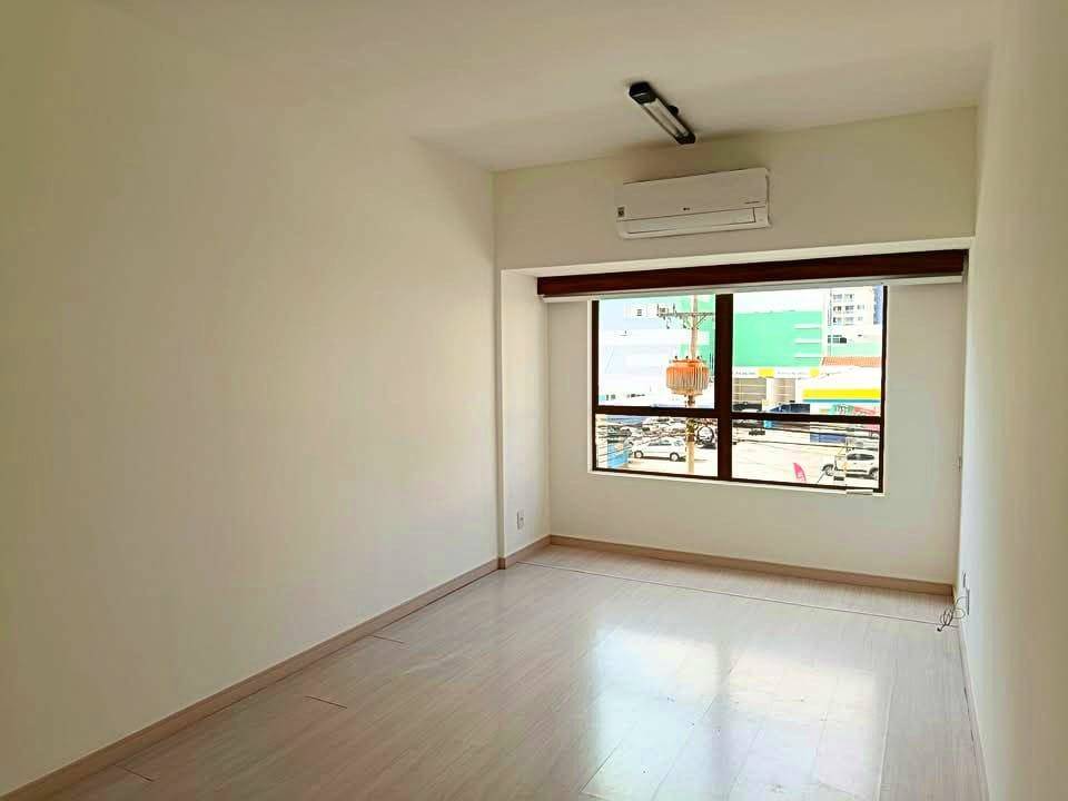 Cjto Comercial/sala para locacao no Centro em Curitiba com 25m² por R$ 875,00
