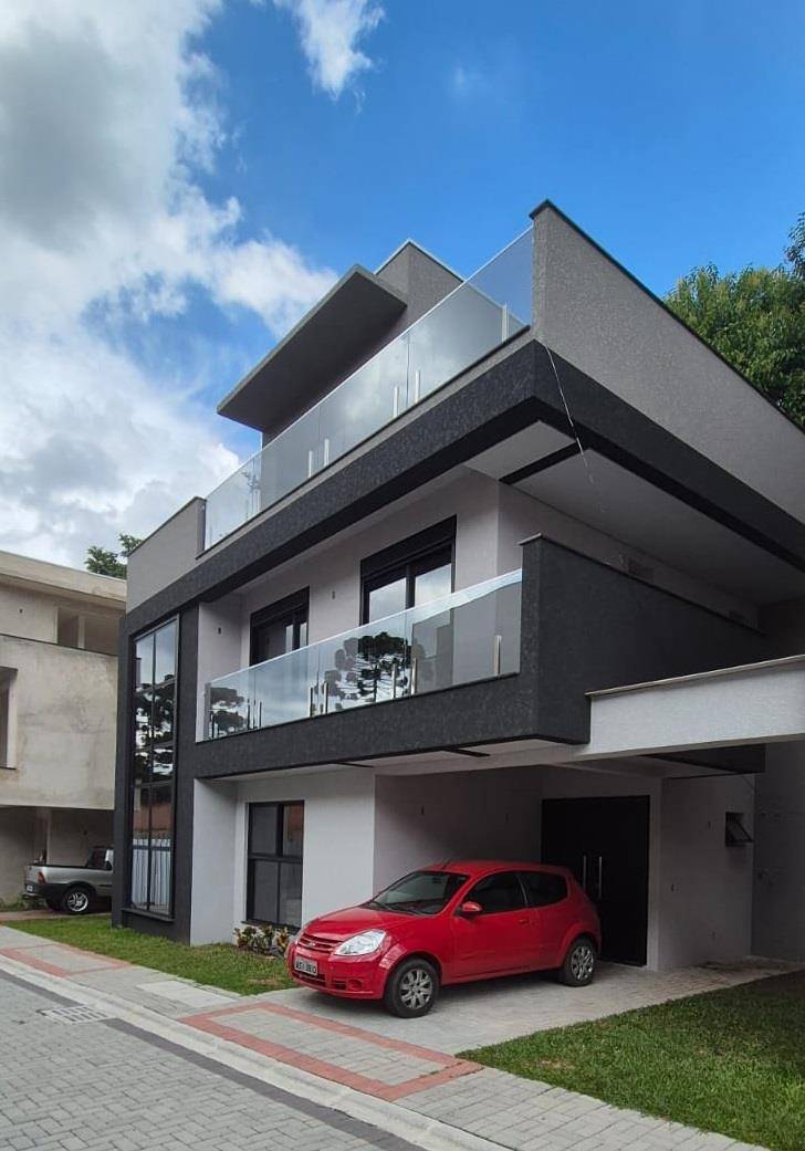 Sobrado Cond Fechado para locacao no Santo Inacio em Curitiba com 191m² por R$ 18.750,00