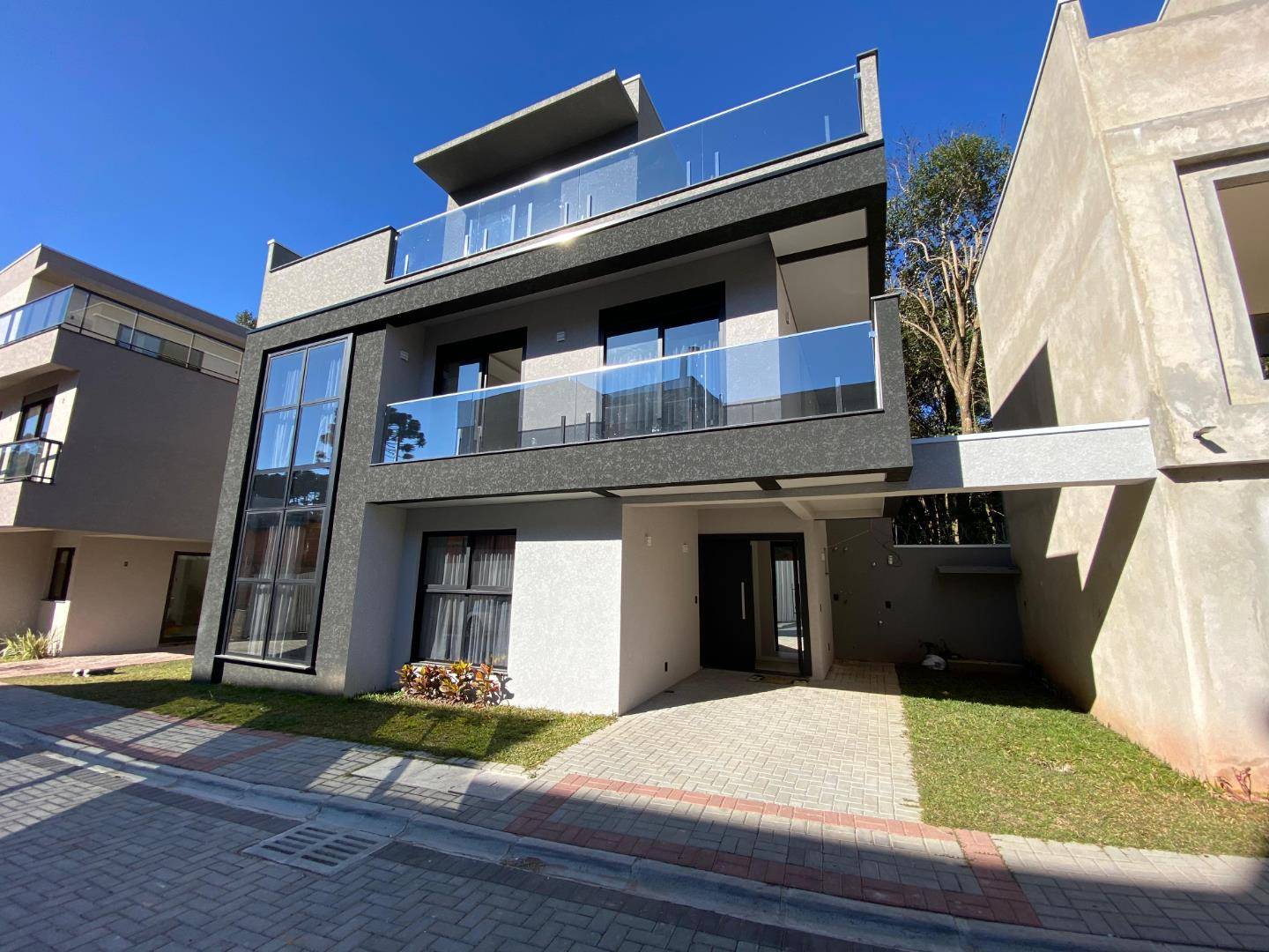 Sobrado Cond Fechado para locacao no Santo Inacio em Curitiba com 191m² por R$ 18.750,00