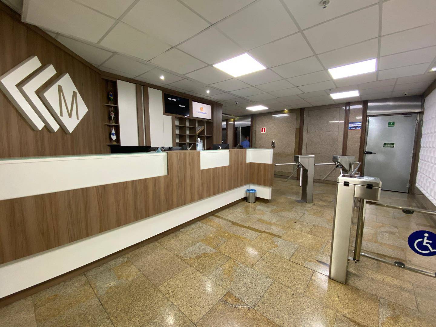 Cjto Comercial/sala para locacao no Centro em Curitiba com 159m² por R$ 9.875,00