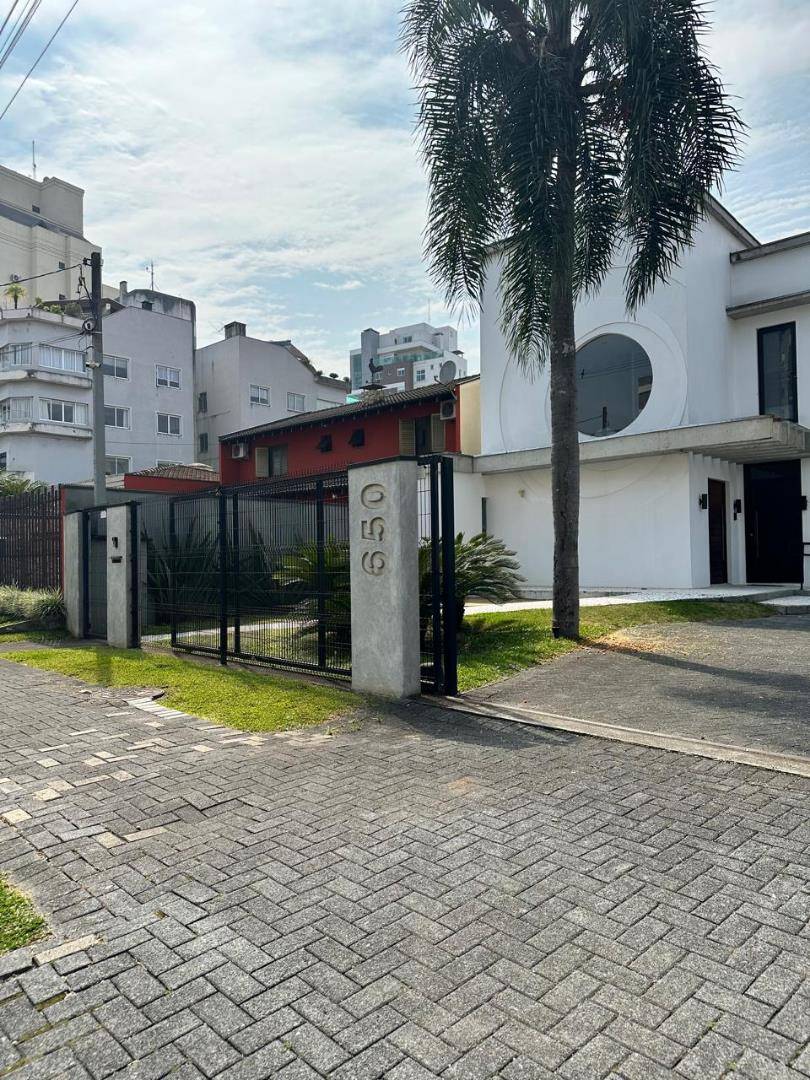 Cjto Comercial/sala para locacao no Alto da Gloria em Curitiba com 106m² por R$ 8.125,00