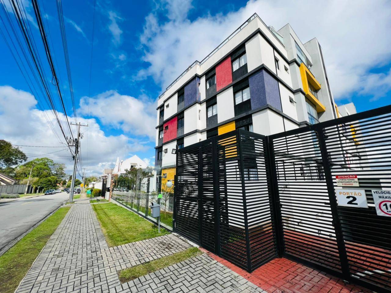 Apartamento para locacao no Santo Inacio em Curitiba com 110m² por R$ 5.875,00