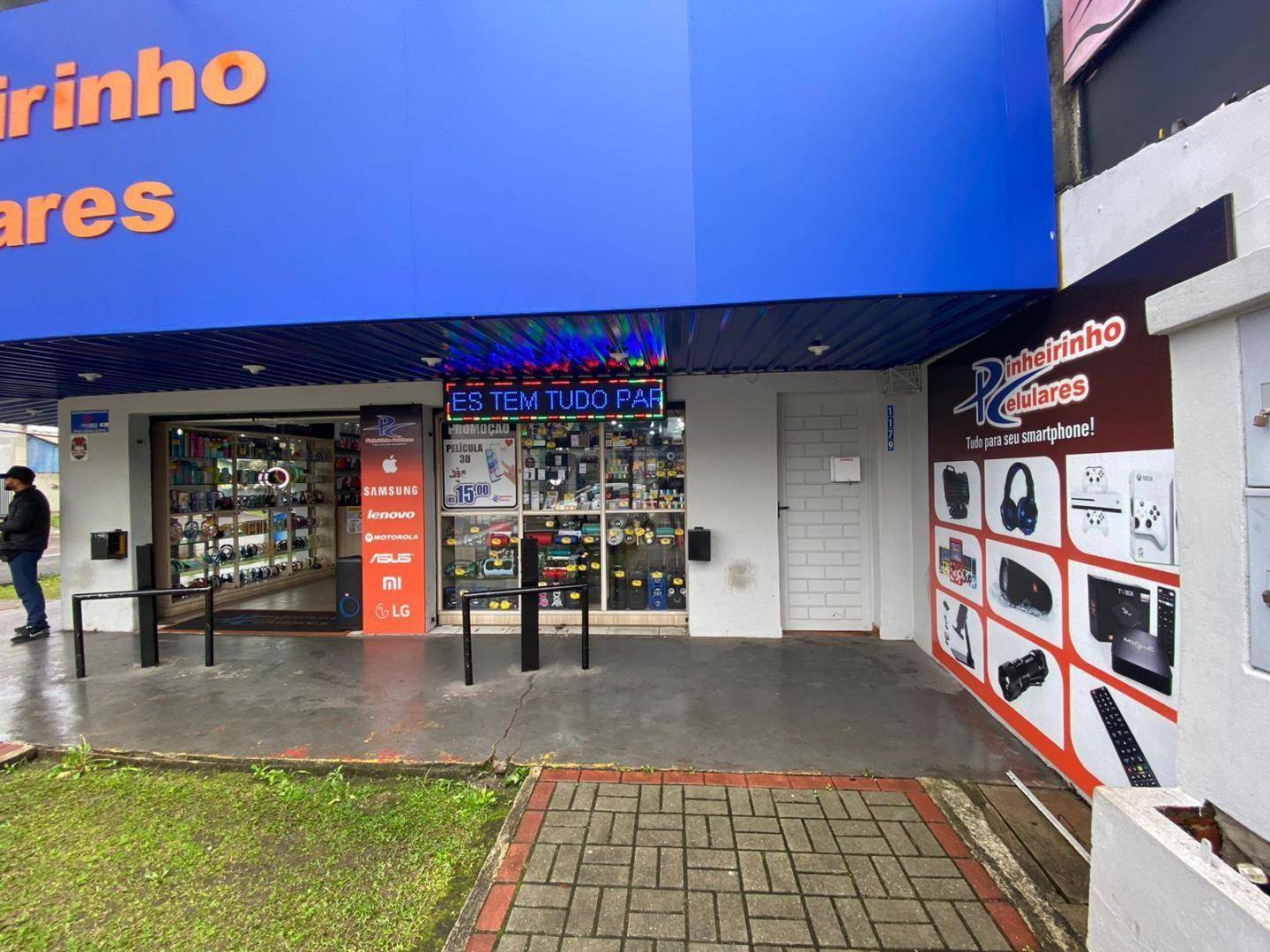 Apartamento para locacao no Sitio Cercado em Curitiba com 70m² por R$ 1.812,00