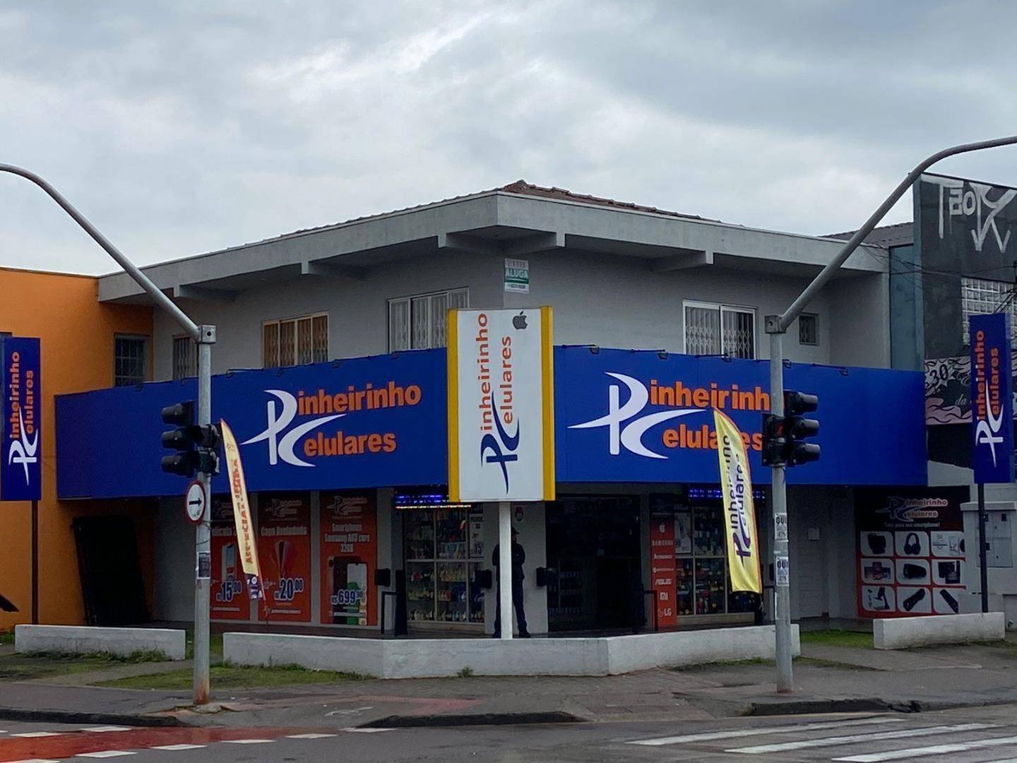 Apartamento para locacao no Sitio Cercado em Curitiba com 100m² por R$ 1.812,00