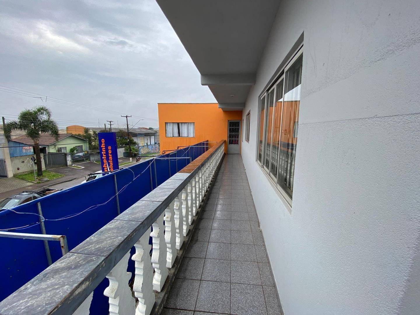 Apartamento para locacao no Sitio Cercado em Curitiba com 100m² por R$ 1.812,00