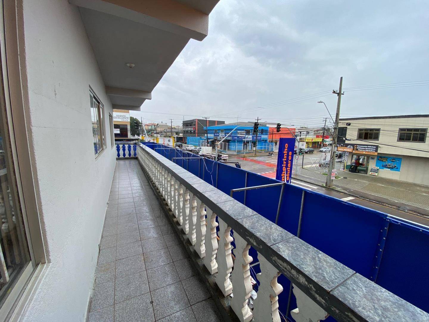 Apartamento para locacao no Sitio Cercado em Curitiba com 100m² por R$ 1.812,00