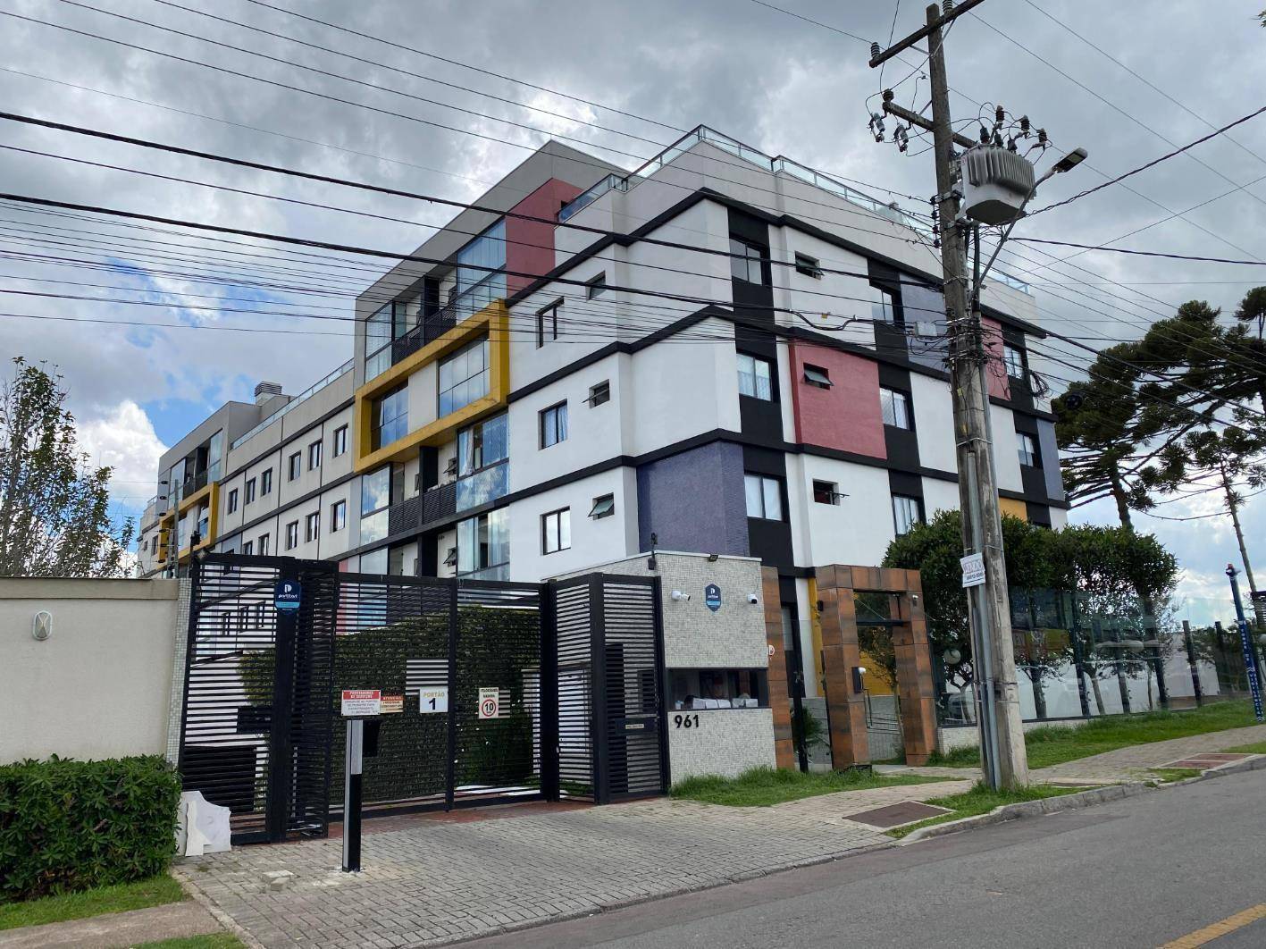 Apartamento para locacao no Santo Inacio em Curitiba com 110m² por R$ 6.875,00