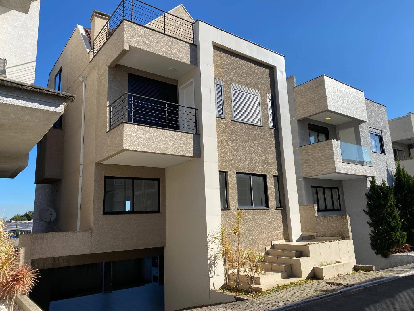 Sobrado Cond Fechado para locacao no Campo Comprido em Curitiba com 295m² por R$ 17.500,00
