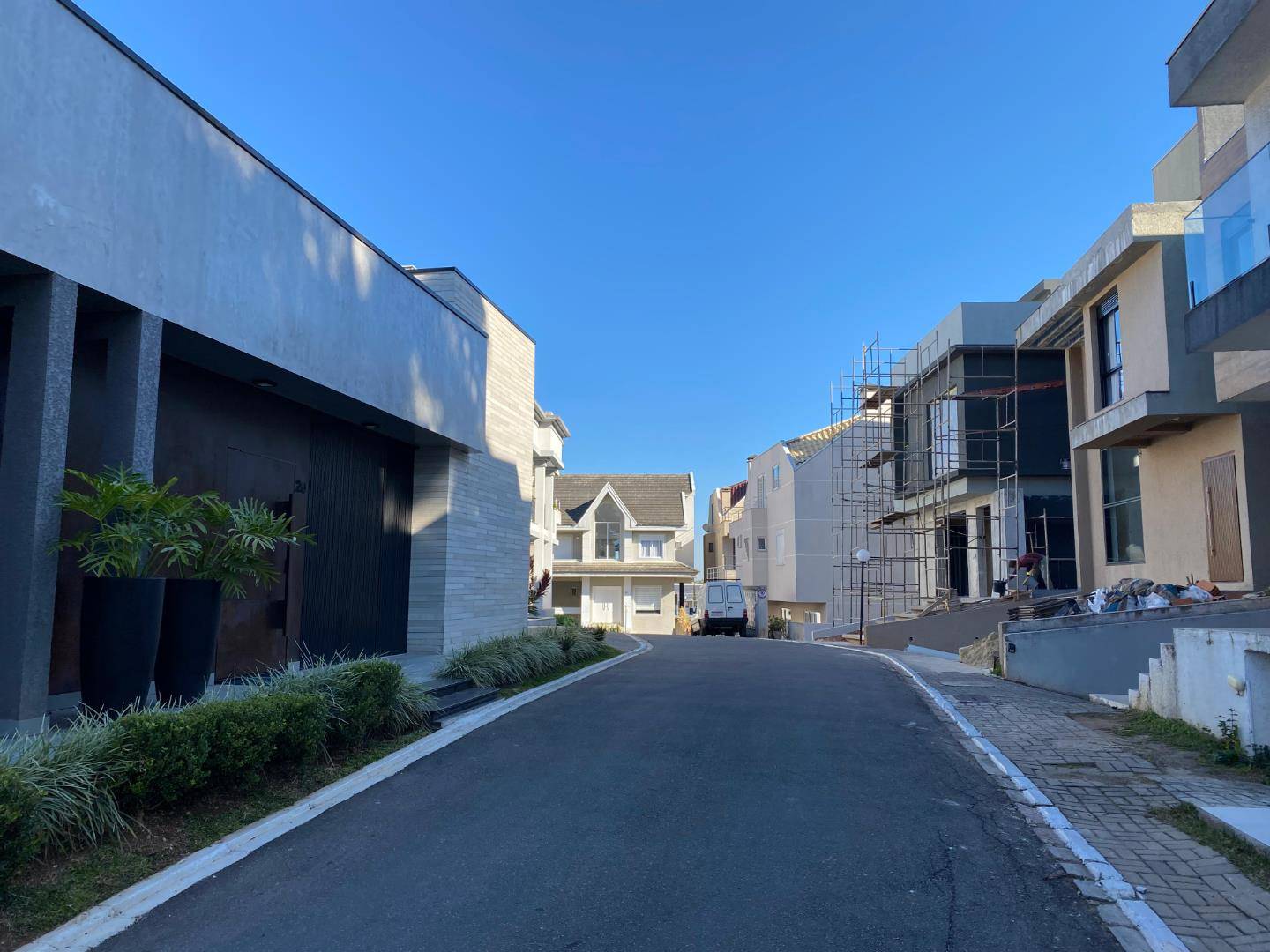 Sobrado Cond Fechado para locacao no Campo Comprido em Curitiba com 295m² por R$ 17.500,00