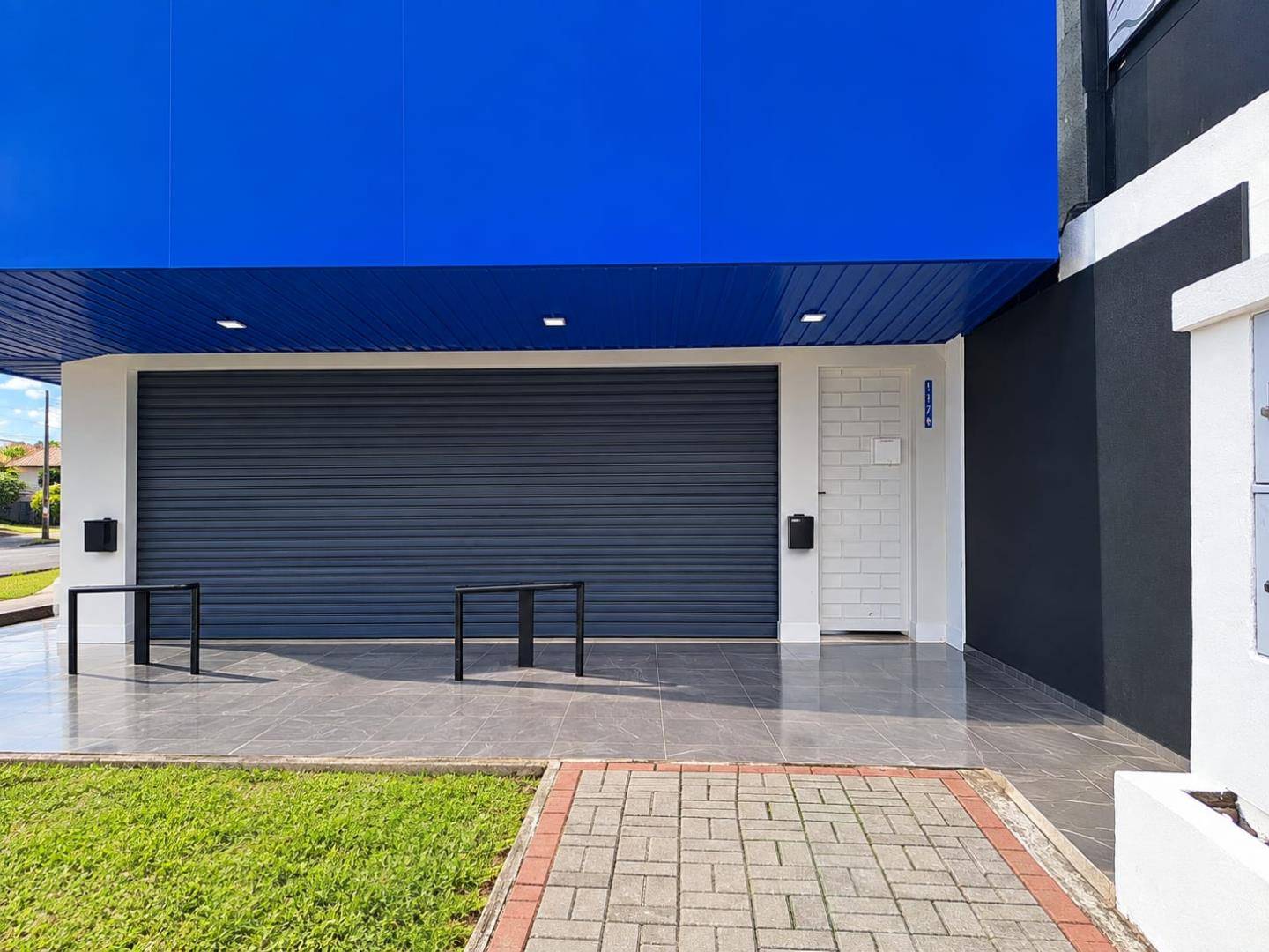 Apartamento para locacao no Sitio Cercado em Curitiba com 70m² por R$ 2.500,00