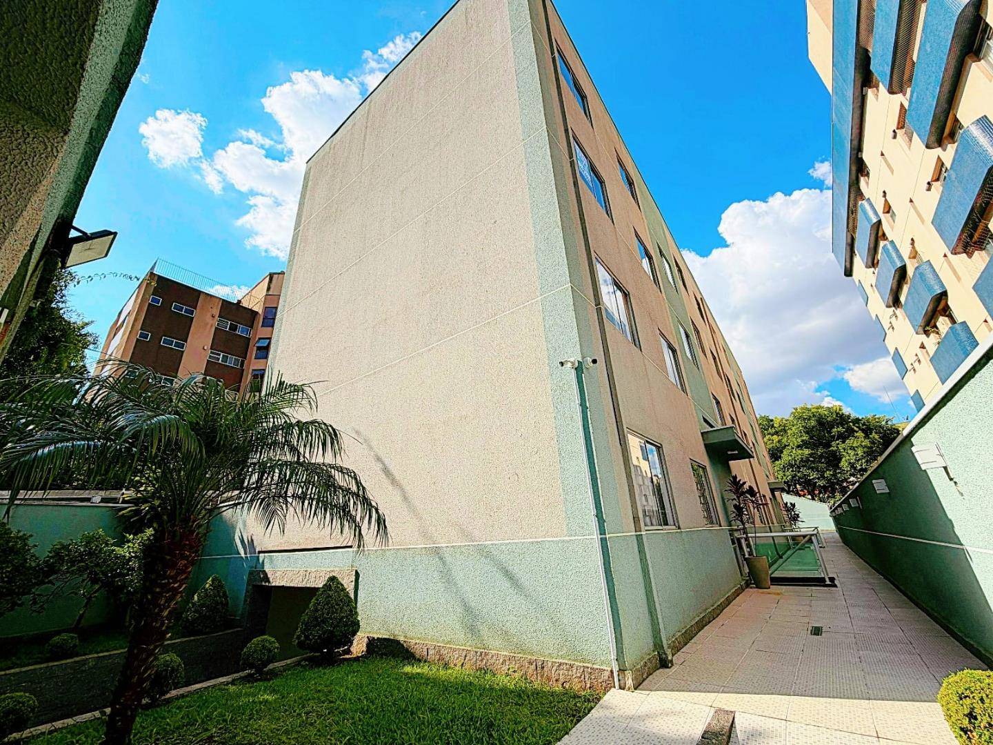 Apartamento para locacao no Agua Verde em Curitiba com 70m² por R$ 3.125,00
