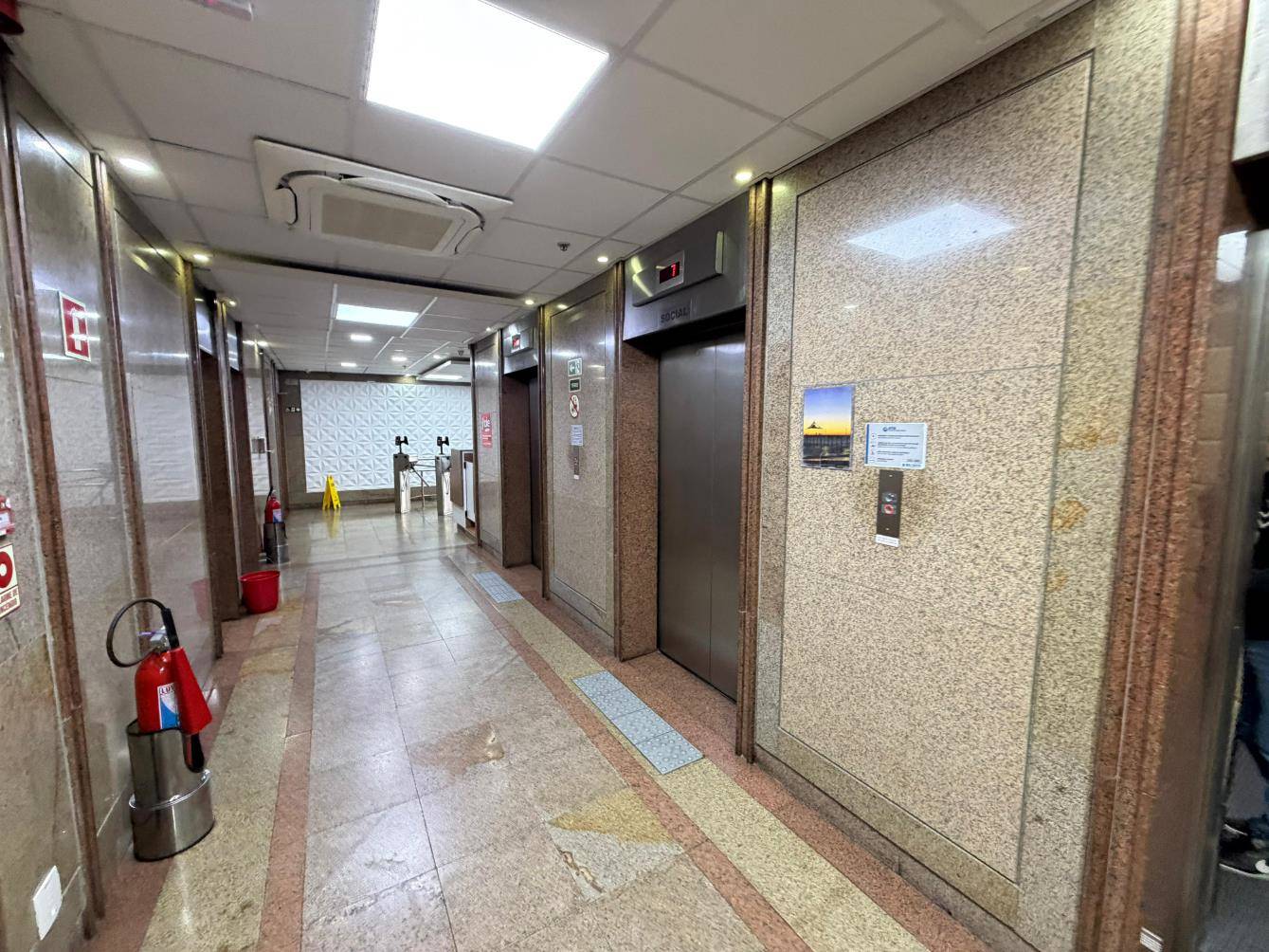 Cjto Comercial/sala para locacao no Centro em Curitiba com 436m² por R$ 23.100,00