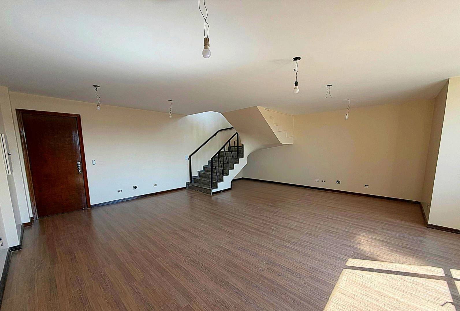 Cjto Comercial/sala para locacao no Reboucas em Curitiba com 220m² por R$ 5.000,00