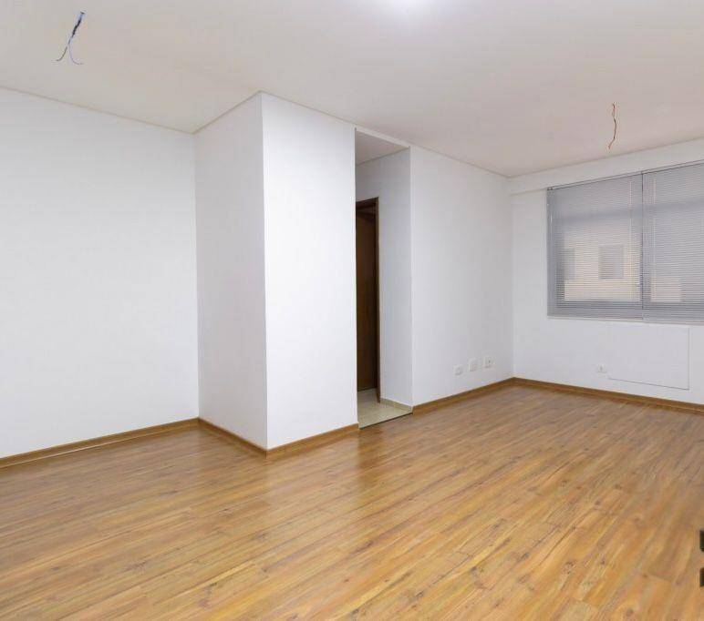 Cjto Comercial/sala para locacao no Agua Verde em Curitiba com 34m² por R$ 1.490,00