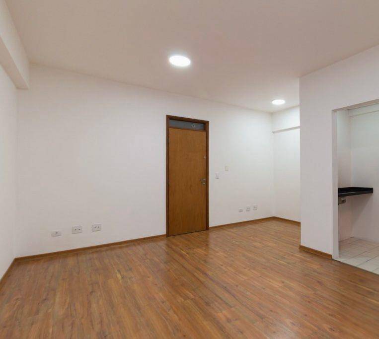 Cjto Comercial/sala para locacao no Agua Verde em Curitiba com 34m² por R$ 1.490,00