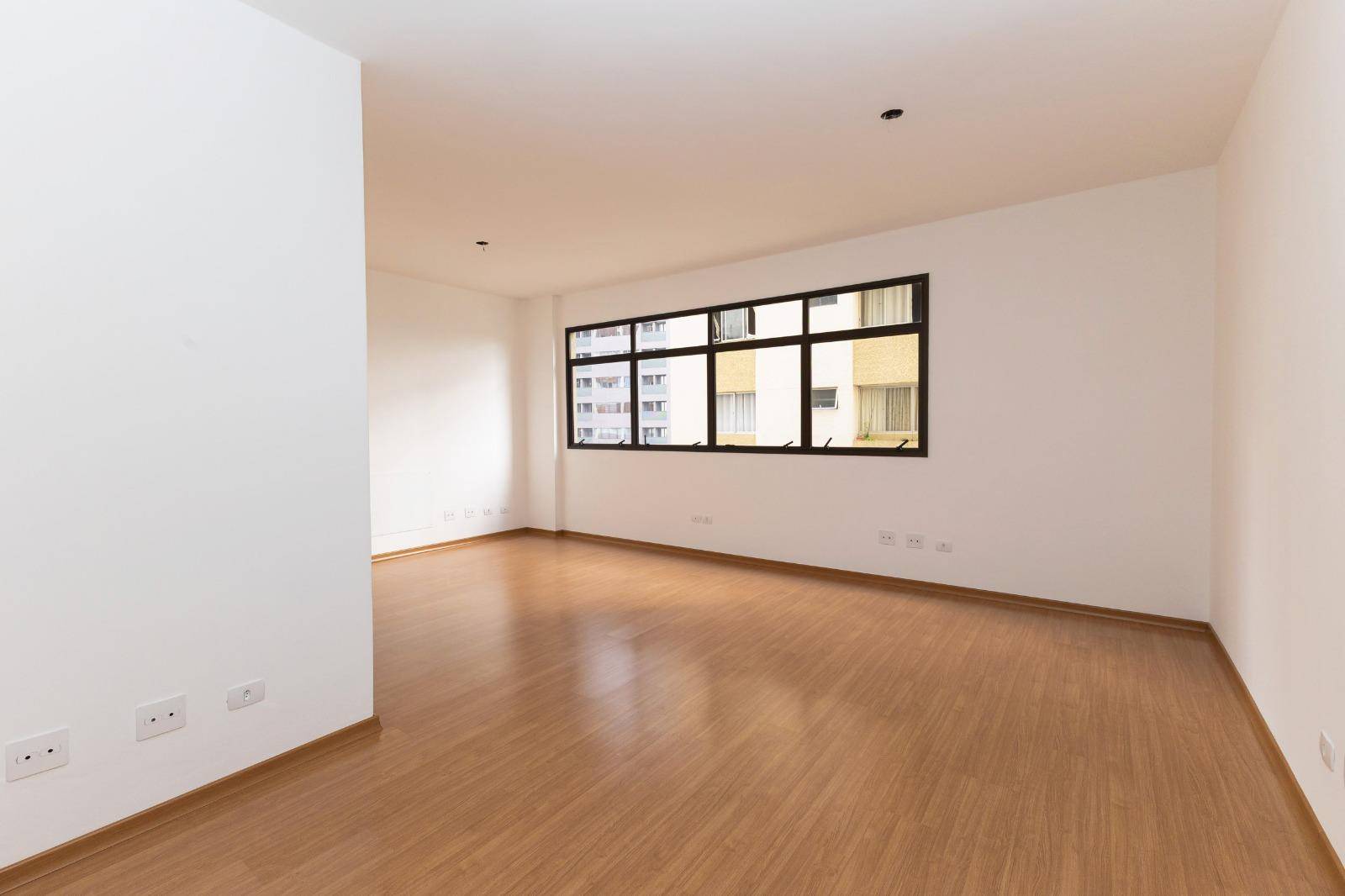 Cjto Comercial/sala para locacao no Agua Verde em Curitiba com 36m² por R$ 1.998,00