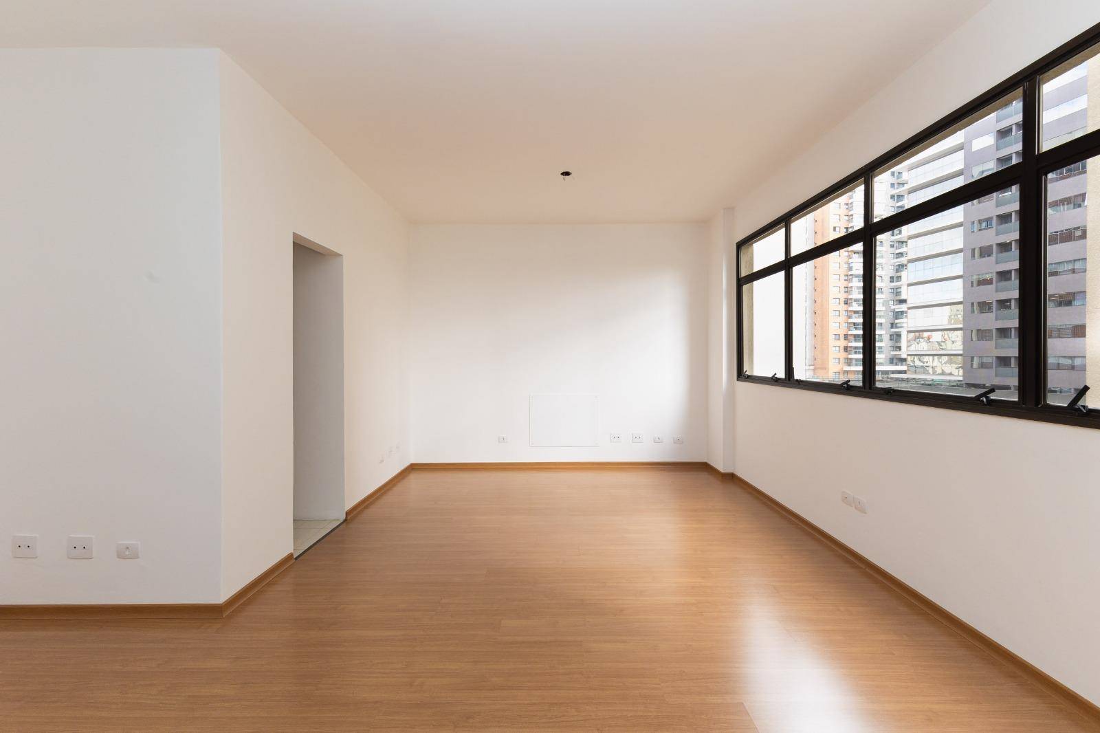 Cjto Comercial/sala para locacao no Agua Verde em Curitiba com 36m² por R$ 1.998,00