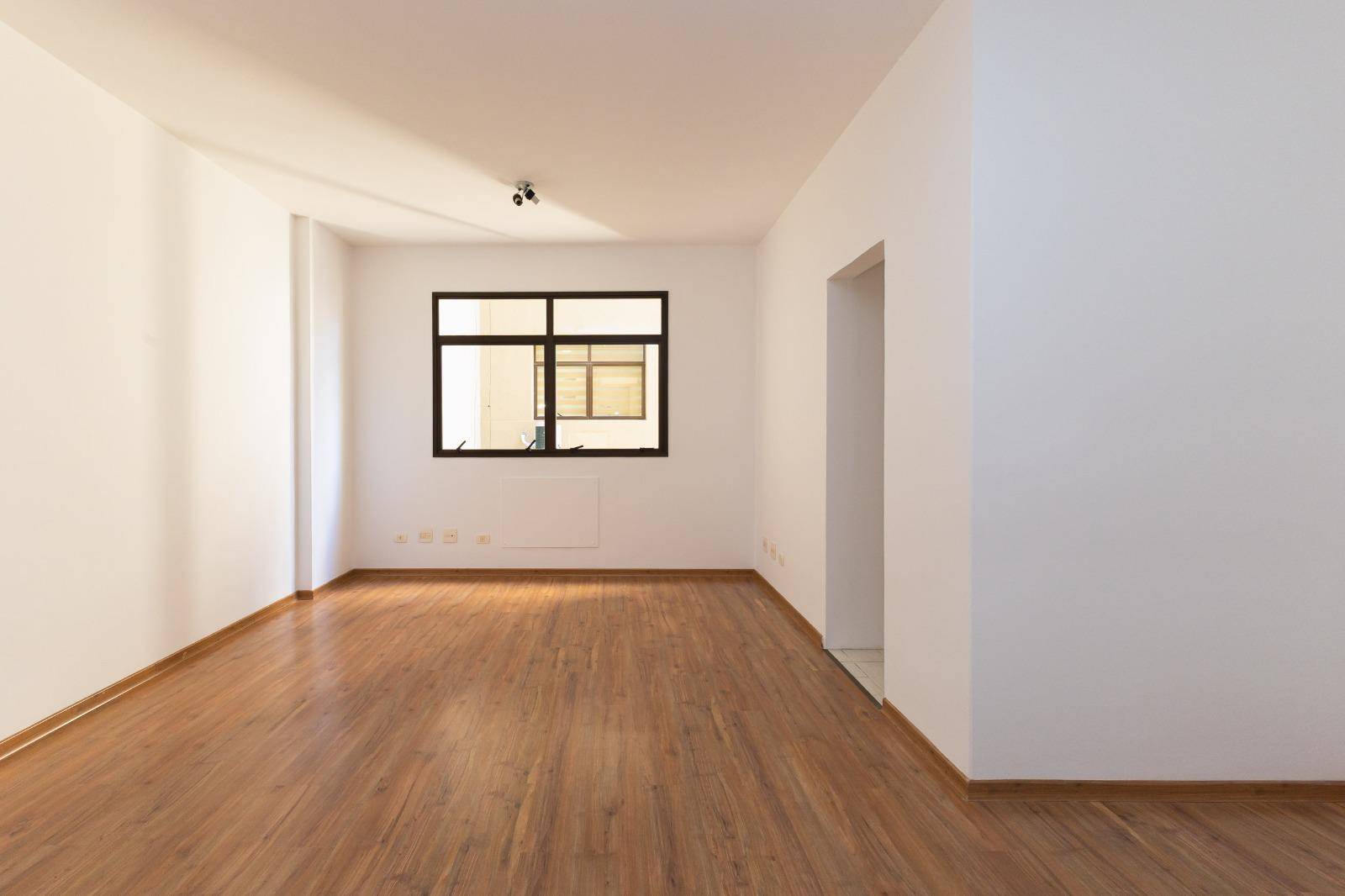 Cjto Comercial/sala para locacao no Agua Verde em Curitiba com 27m² por R$ 1.490,00
