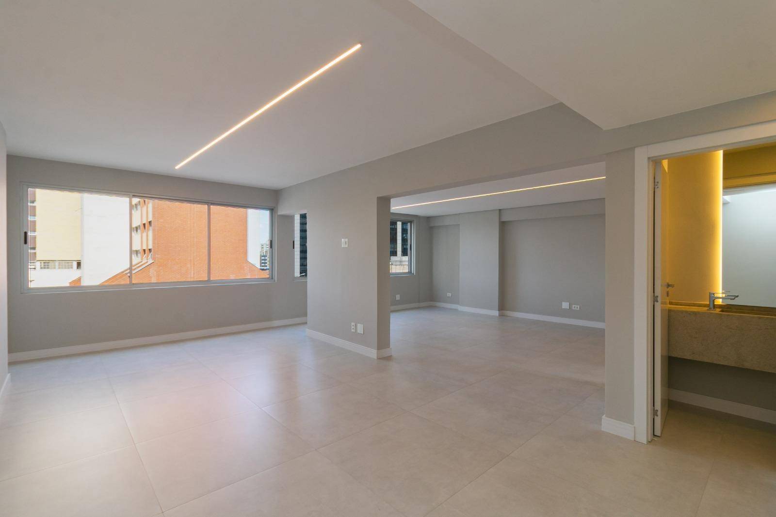 Apartamento para locacao no Juveve em Curitiba com 98m² por R$ 3.260,00