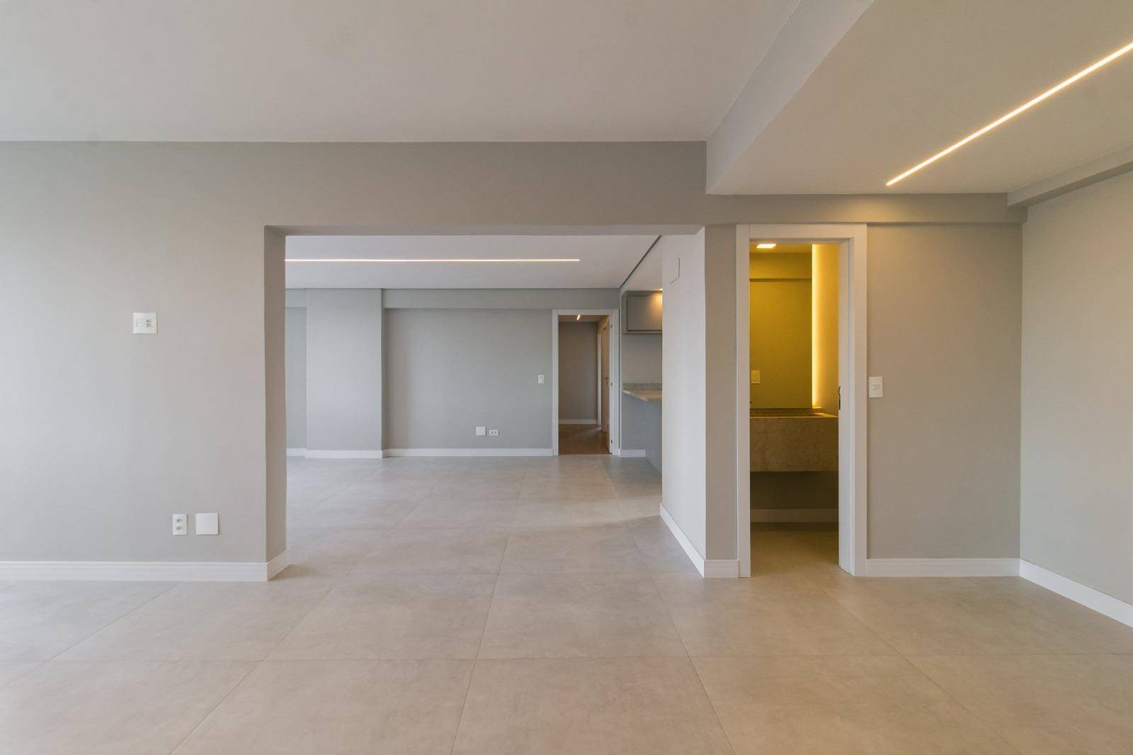 Apartamento para locacao no Juveve em Curitiba com 98m² por R$ 3.260,00