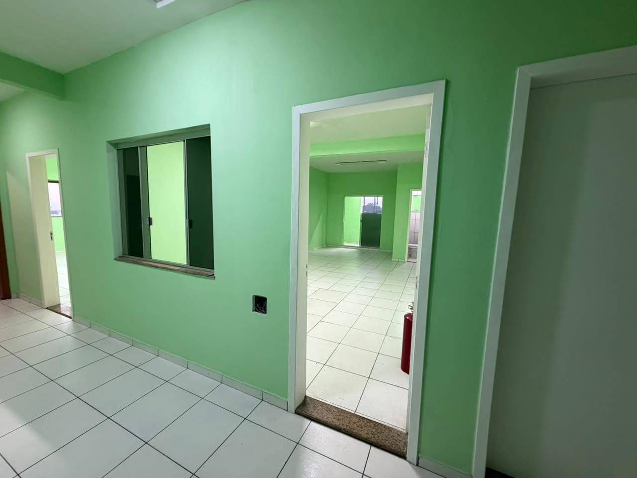 Cjto Comercial/sala para locacao no Alto Boqueirao em Curitiba com 52m² por R$ 1.725,00