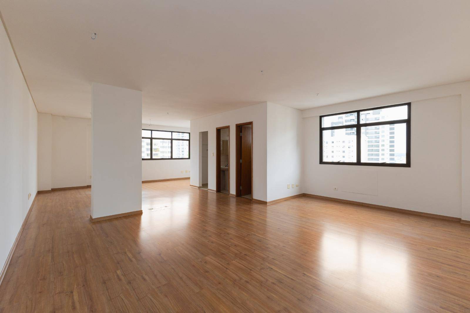 Cjto Comercial/sala para locacao no Agua Verde em Curitiba com 70m² por R$ 3.660,00