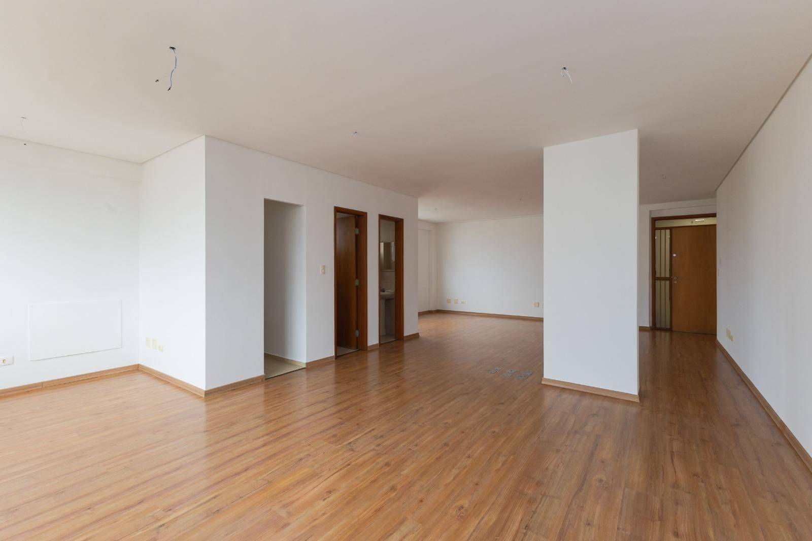 Cjto Comercial/sala para locacao no Agua Verde em Curitiba com 70m² por R$ 3.660,00