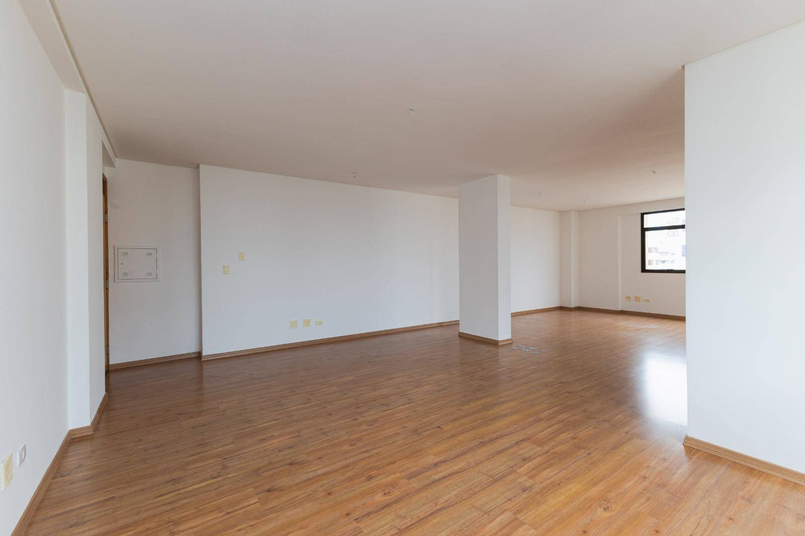 Cjto Comercial/sala para locacao no Agua Verde em Curitiba com 70m² por R$ 3.660,00