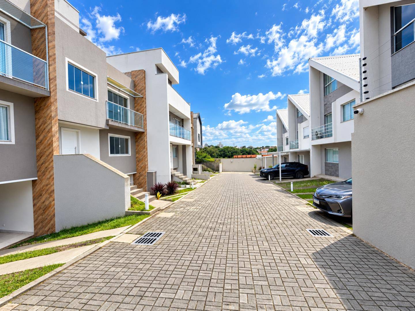 Sobrado Cond Fechado para locacao no Campo Comprido em Curitiba com 200m² por R$ 6.875,00