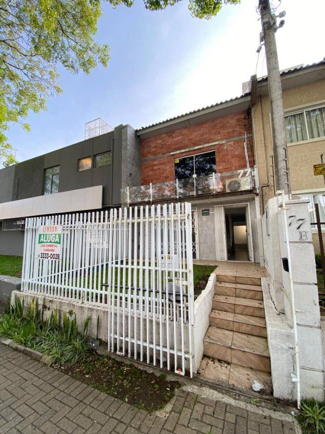 Sobrado para locacao no Agua Verde em Curitiba com 90m² por R$ 2.437,00
