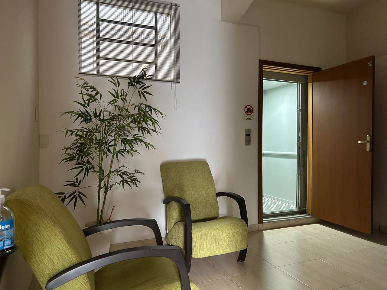 Cjto Comercial/sala para locacao no Agua Verde em Curitiba com 90m² por R$ 3.062,00