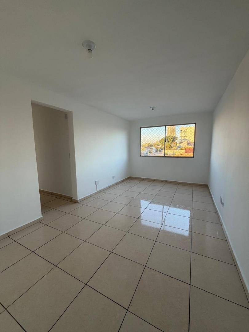 Apartamento para locacao no Capao Raso em Curitiba com 80m² por R$ 2.800,00