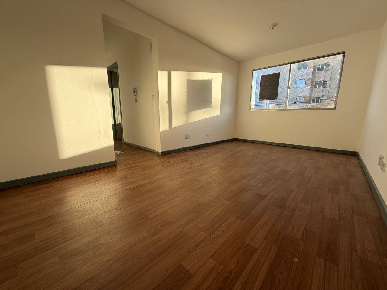 Apartamento para locacao no Capao Raso em Curitiba com 90m² por R$ 2.800,00