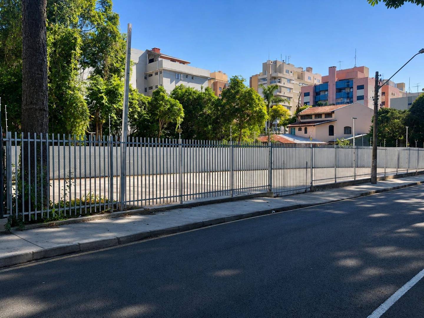 Terreno para venda no Agua Verde em Curitiba com 0m² por R$ 2.400.000,00