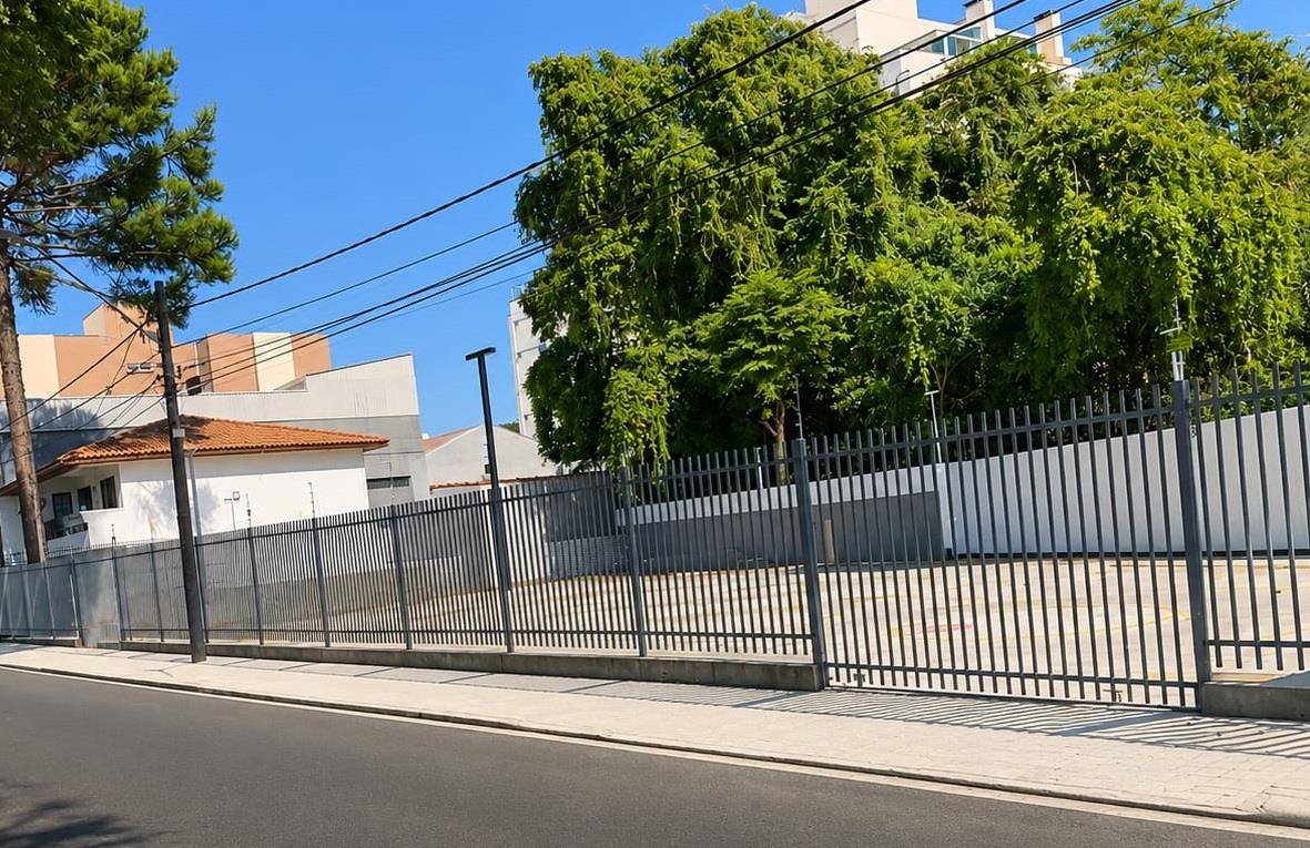 Terreno para venda no Agua Verde em Curitiba com 0m² por R$ 2.400.000,00