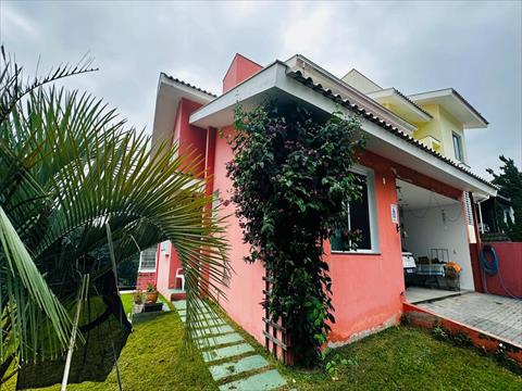 Casa Residencial no Centro em Schroeder / SC