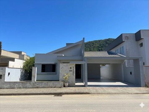 Casa Residencial no Rio Hern em Schroeder / SC