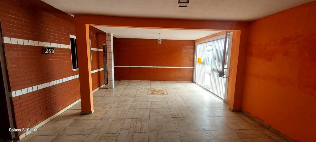 Sobrado para locacao no Tatuquara em Curitiba com 196m² por R$ 3.555,55