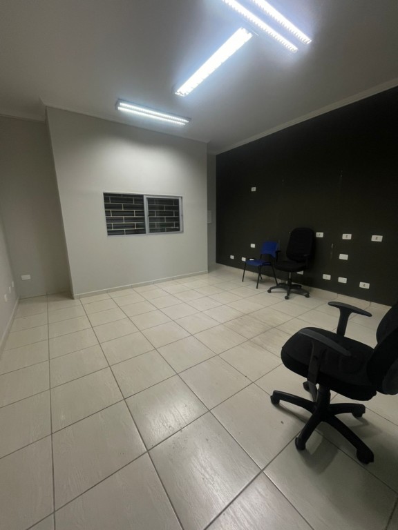 Loja para locacao no Eucaliptos em Fazenda Rio Grande com 100m² por R$ 3.888,88