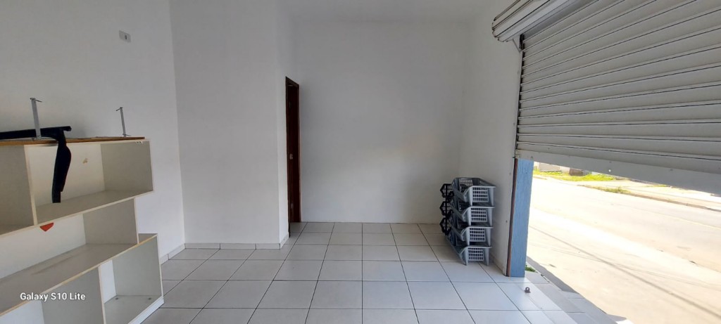 Loja para locacao no Santa Terezinha em Fazenda Rio Grande com 30m² por R$ 2.111,11