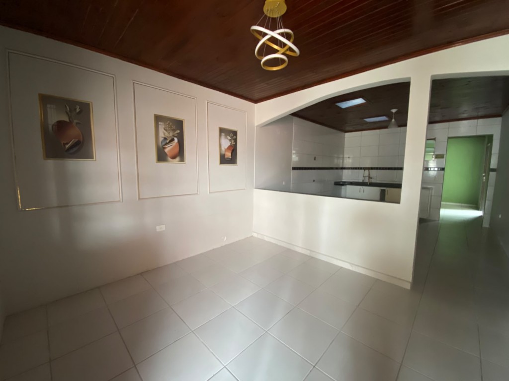 Casa Residencial para locacao no Santa Terezinha em Fazenda Rio Grande com 100m² por R$ 2.020,00