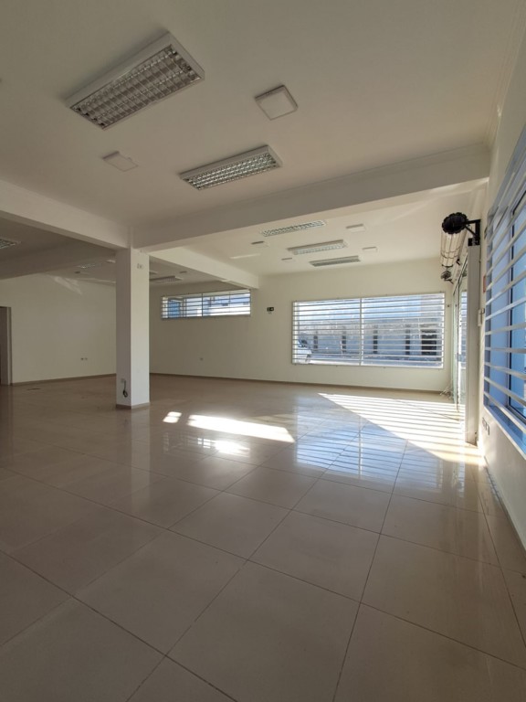 Cjto Comercial_sala para locacao no Eucaliptos em Fazenda Rio Grande com 333,02m² por R$ 5.555,55