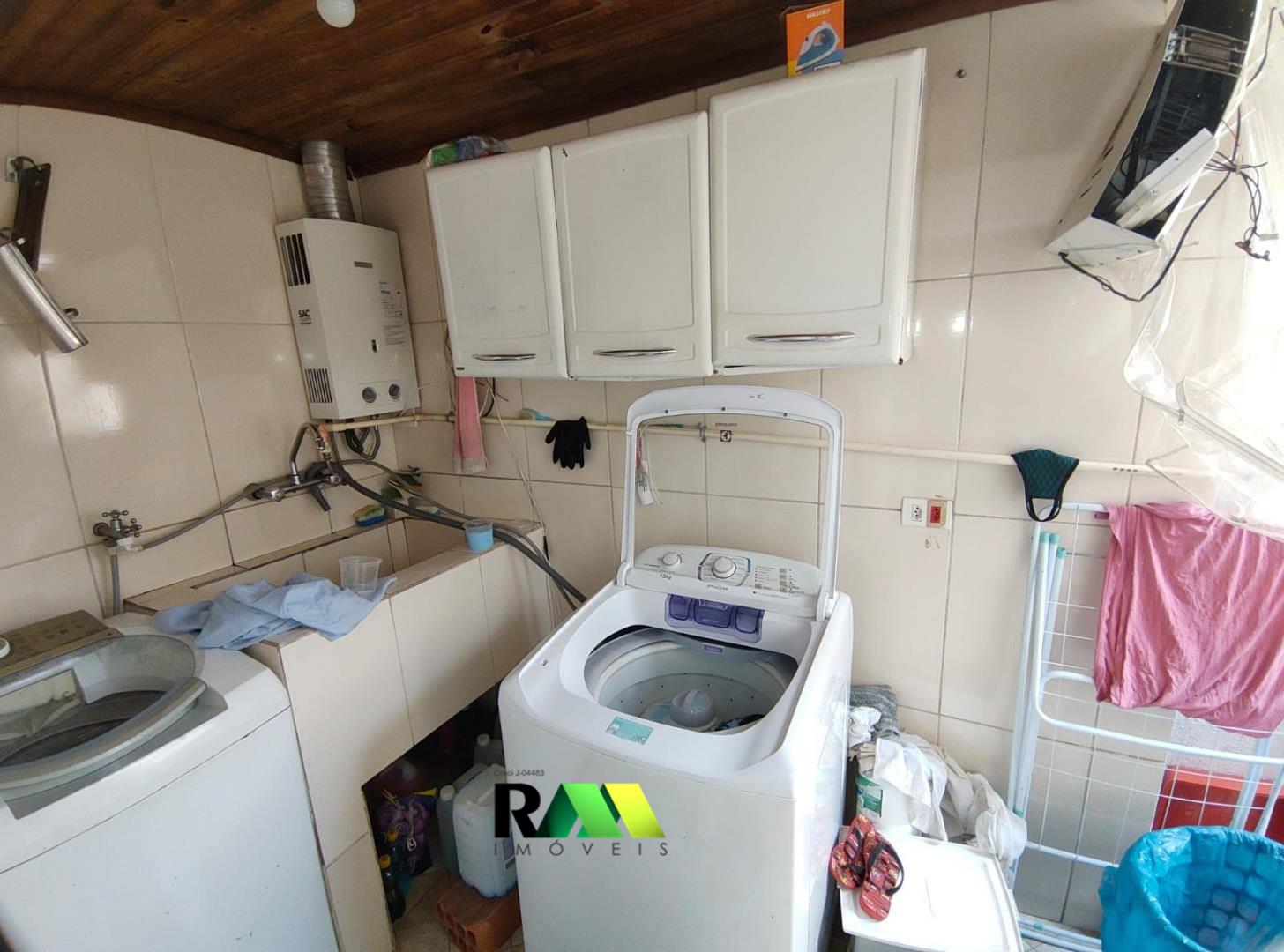 Casa Residencial para venda no Nacoes em Fazenda Rio Grande com 390m² por R$ 660.000,00