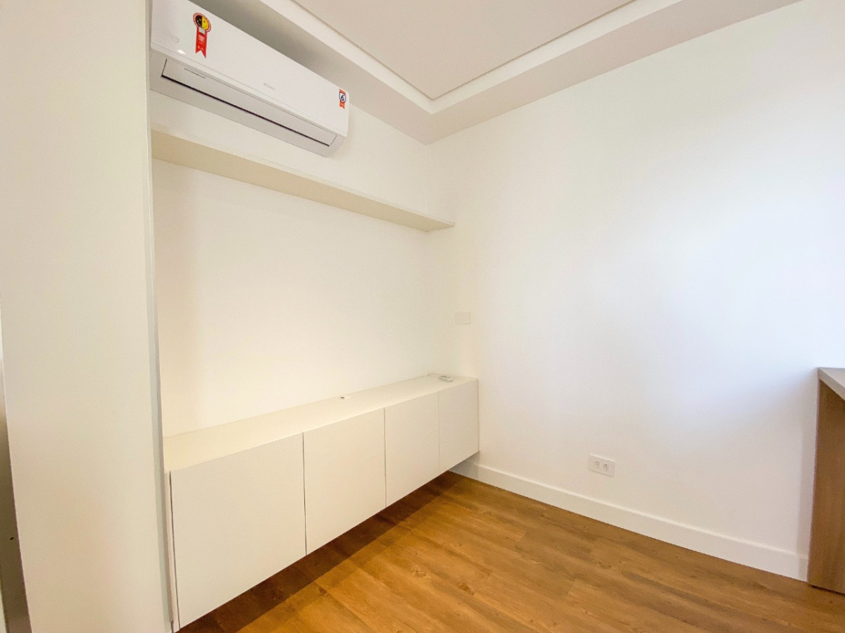 Apartamento para locacao no Centro em Curitiba com 38,10m² por R$ 2.100,00