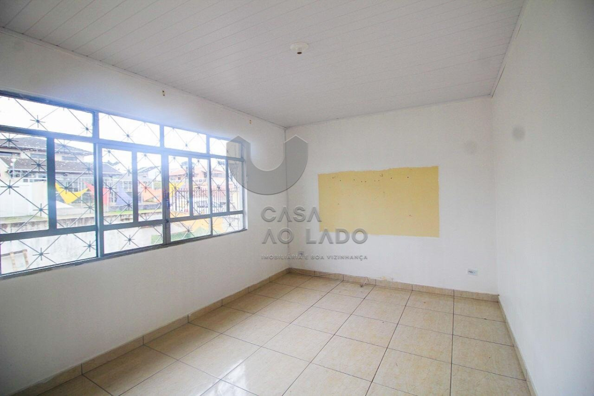 Casa Residencial para locacao no Novo Mundo em Curitiba com 175m² por R$ 2.100,00
