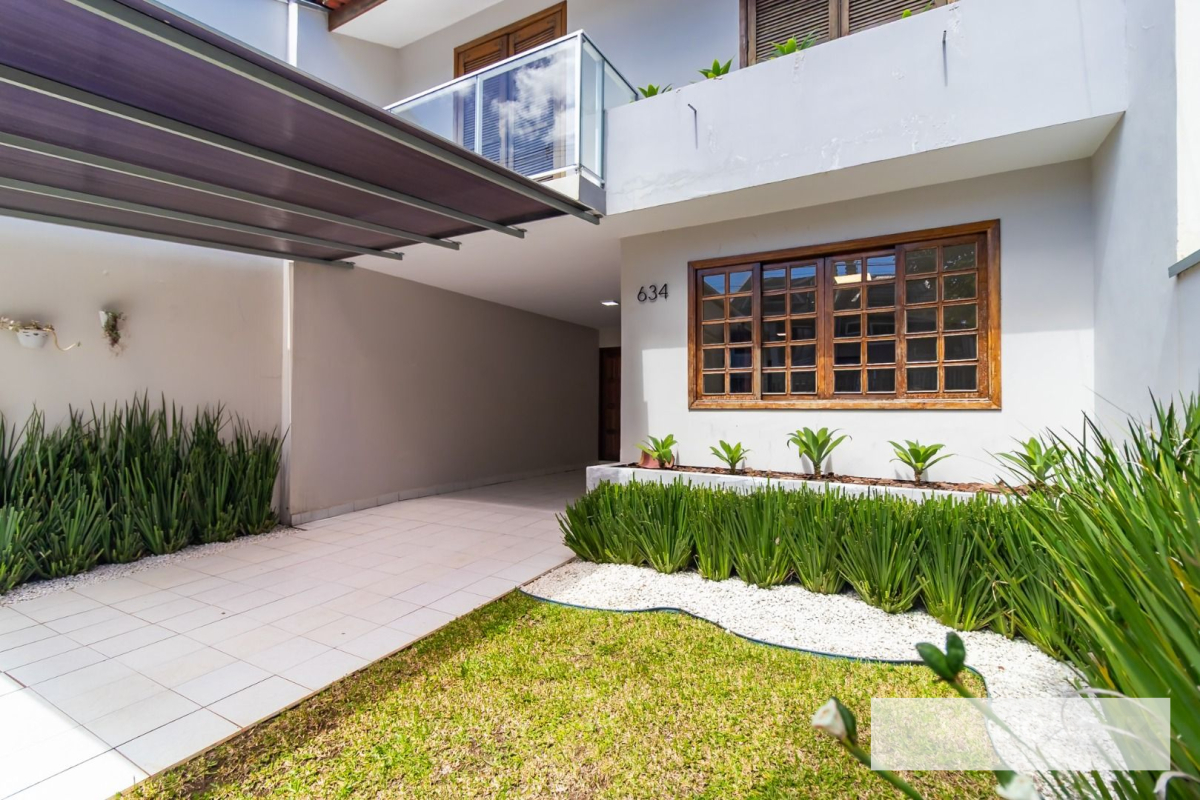 Sobrado para venda no Uberaba em Curitiba com 212m² por R$ 998.000,00