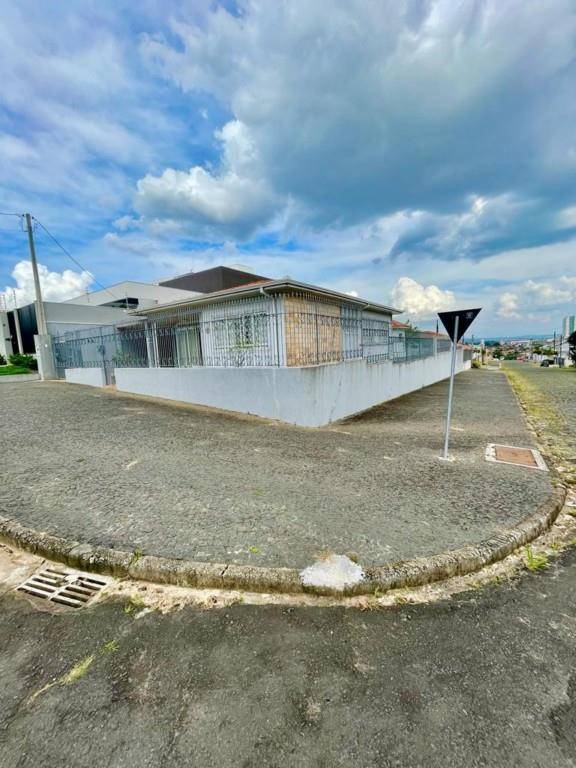 Casa para venda no Jardim Carvalho em Ponta Grossa com 570m² por R$ 850.000,00