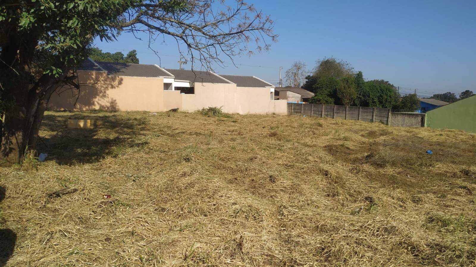 Terreno para venda no Uvaranas em Ponta Grossa com 462m² por R$ 140.000,00